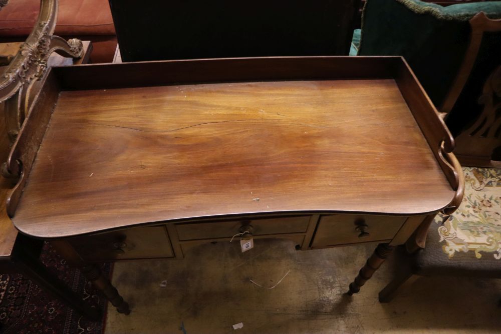 A Regency mahogany dressing table, width 107cm, depth 53cm, height 89cm